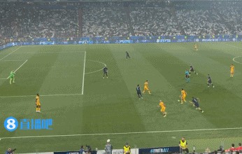 j9九游会老哥俱乐部交流巴雷拉直塞越位+被断，迪马尔科无奈摊手