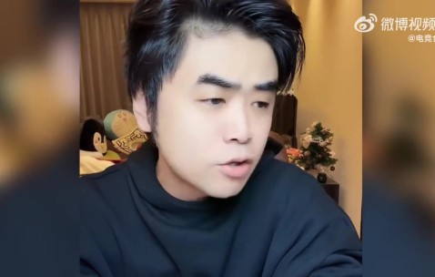 j9九游真人游戏第一品牌登录入口朱开：还在跪下？这种词我是绝对抵制！公众人物要注意言辞！
