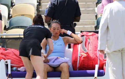 郑钦文出局引热议！已连续3次输给对手，网友：输球总是身体不适
