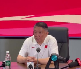 j9九游会老哥俱乐部交流宫鲁鸣：希望年轻队员更自觉提升自己 去抢到位置 而不是自然接班