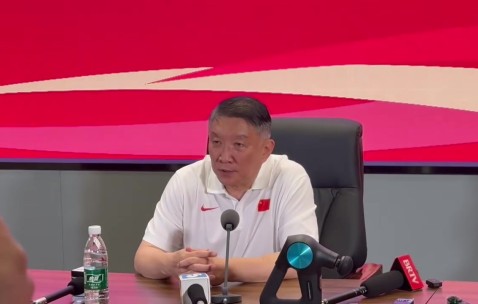 j9九游会老哥俱乐部交流宫鲁鸣：希望年轻队员更自觉提升自己 去抢到位置 而不是自然接班
