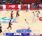 j9九游会老哥俱乐部交流流畅丝滑！迪亚洛突破急停晃倒雷蒙 撤步跳投空心命中