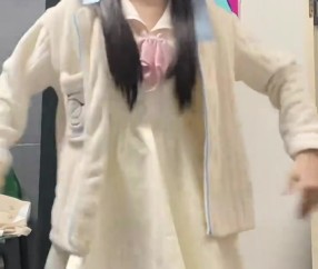 j9九游会官方登录妹妹挺有活啊！LPL互动主持周敢敢分享热舞视频：浅舞一曲