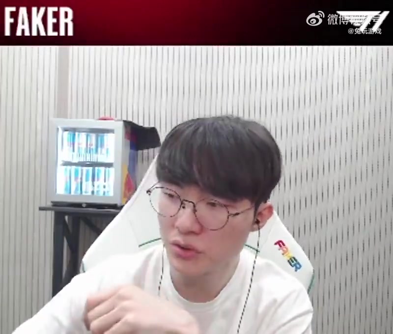 j9九游真人游戏第一品牌登录入口不愧是你！Faker：应援棒可以作为防身武器挥舞 看起来非常坚固