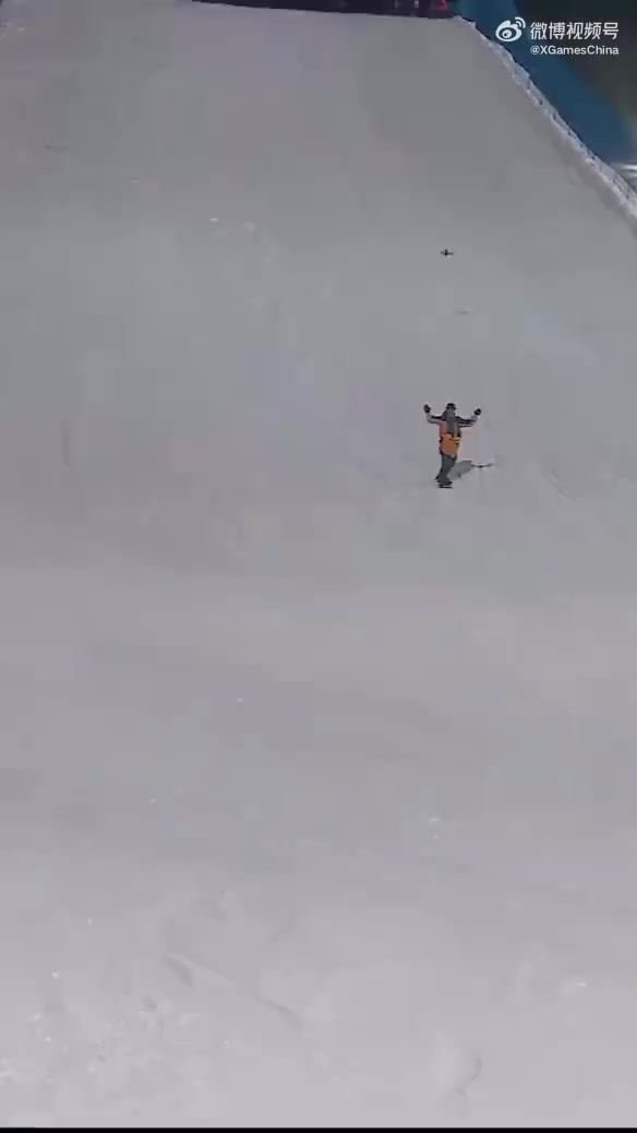 j9九游真人游戏第一平台早日康复❤️中国21岁单板滑雪小将王梓阳摔到U型槽上，现已无碍
