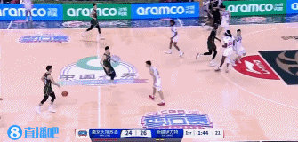 j9九游会老哥俱乐部交流写意！郭昊文侧翼突破假传真投 晃开防守轻松上篮打中