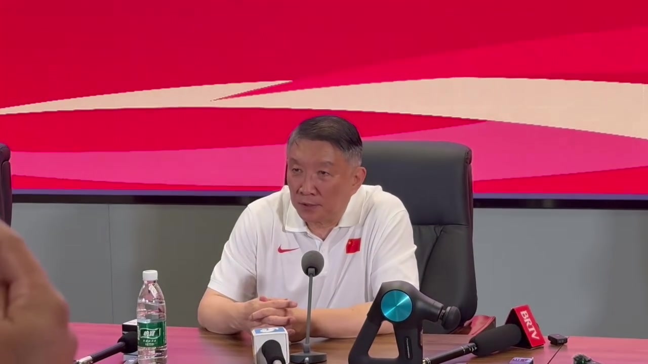 j9九游会老哥俱乐部交流宫鲁鸣：希望年轻队员更自觉提升自己 去抢到位置 而不是自然接班